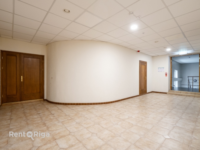 Sludinājumi. Iznomā biroja telpas Latgales ielā 250  Tiek iznomātas plašas un funkcionālas biroja telpas 109 m Cena: 654 EUR/mēn Foto #8