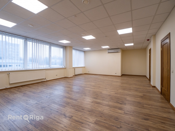 Sludinājumi. Iznomā biroja telpas Latgales ielā 250  Tiek iznomātas plašas un funkcionālas biroja telpas 109 m Cena: 654 EUR/mēn Foto #1