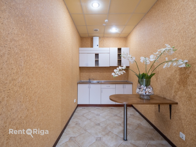 Sludinājumi. Iznomā biroja telpas Latgales ielā 250  Tiek iznomātas plašas un funkcionālas biroja telpas 109 m Cena: 654 EUR/mēn Foto #6