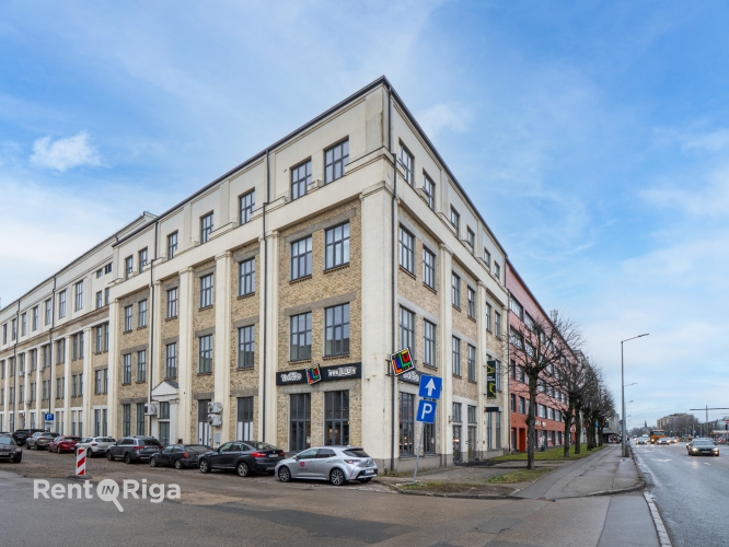 Sludinājumi. Izīrē 2 līmeņu biroju Latgales ielā 322  Multifunkcionāla, renovēta ēka pretī t/c Dole  Piedāvājam Cena: 5778 EUR/mēn Foto #1