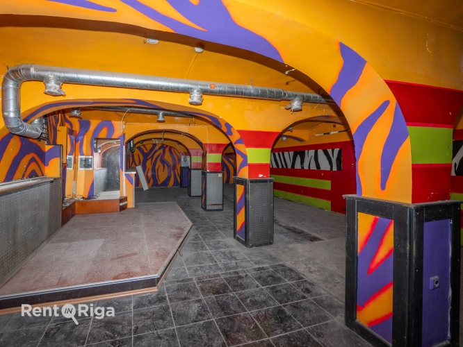 Sludinājumi. Zāle pagrabā pretī Rīgas Cirkam.  Telpas sastāv no vienas lielas zāles ap 100 kvm un palīgtelpām. Cena: 650 EUR/mēn Foto #4