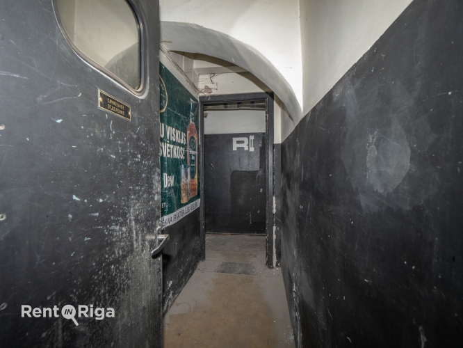 Sludinājumi. Zāle pagrabā pretī Rīgas Cirkam.  Telpas sastāv no vienas lielas zāles ap 100 kvm un palīgtelpām. Cena: 650 EUR/mēn Foto #6