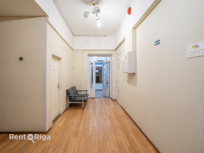 Sludinājumi. Biroja telpas pretī Rīgas Cirkam.  Pieejamas dažāda izmēra biroja telpas ar kopējo platību no 30 - Cena: 560 EUR/mēn Foto #6