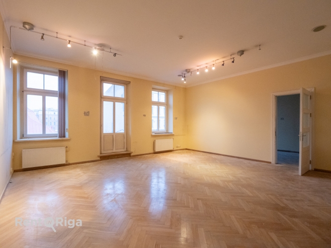 Sludinājumi. Biroja telpas pretī Rīgas Cirkam.  Pieejamas dažāda izmēra biroja telpas ar kopējo platību no 30 - Cena: 560 EUR/mēn Foto #2