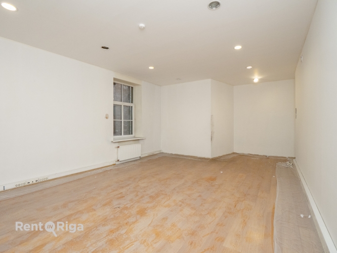 Sludinājumi. Biroja telpas pretī Rīgas Cirkam.  Pieejamas dažāda izmēra biroja telpas ar kopējo platību no 30 - Cena: 560 EUR/mēn Foto #4