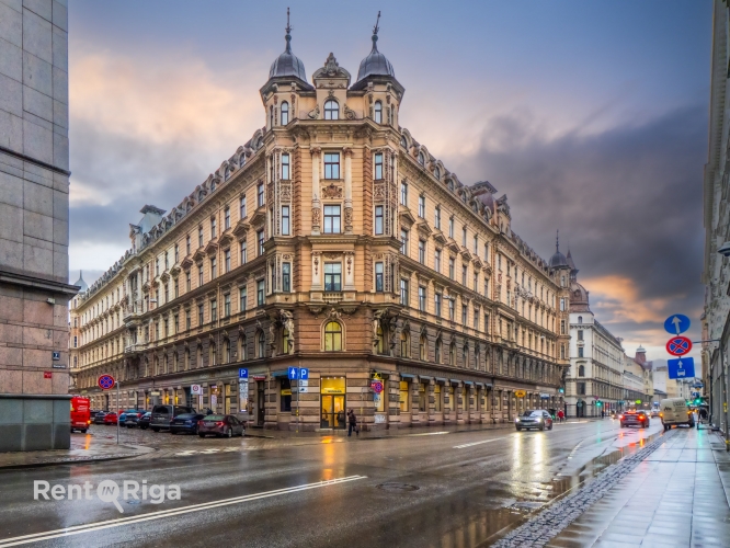 Sludinājumi. Tiek pārdots 202,9 m plašs dzīvoklis ar divām ieejām.  Īpašumam nepieciešams remonts, kas ļaus Cena: 360000 EUR Foto #3