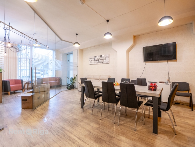 Sludinājumi. Birojs Dienvidu tila rajonā.  + 1. stāvs; + PLatība sastāv no priekštelpas (sekretariāta), pārrunu Cena: 1890 EUR/mēn Foto #4