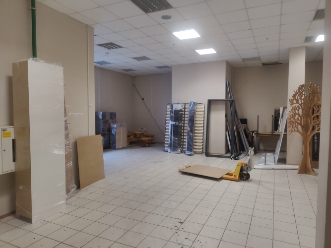 Sludinājumi. Piedāvājam veikala telpas tirdzniecības centrā \'Sahāra\' 3.stāvā.  Ēkas pamatnomnieks pārtikas Cena: 1300 EUR/mēn Foto #9