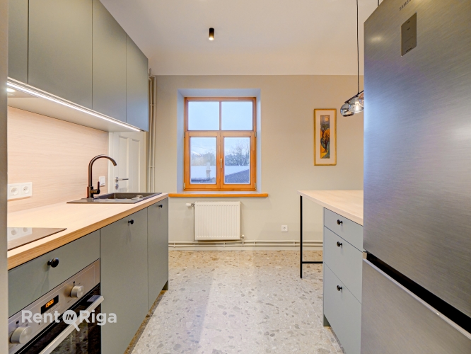 Sludinājumi. Gaišs dzīvoklis ar visu aprīkojumu tikko pēc kapitālā remonta.  Viena liela guļamistaba, viesistaba Cena: 700 EUR/mēn Foto #8