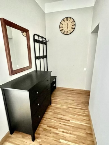 Sludinājumi. Īrei pieejams 2 istabu dzīvoklis fantastiskā vietā Rīgas centrā.  Dzīvoklis atrodas renovētā ēkā, Cena: 650 EUR/mēn Foto #9