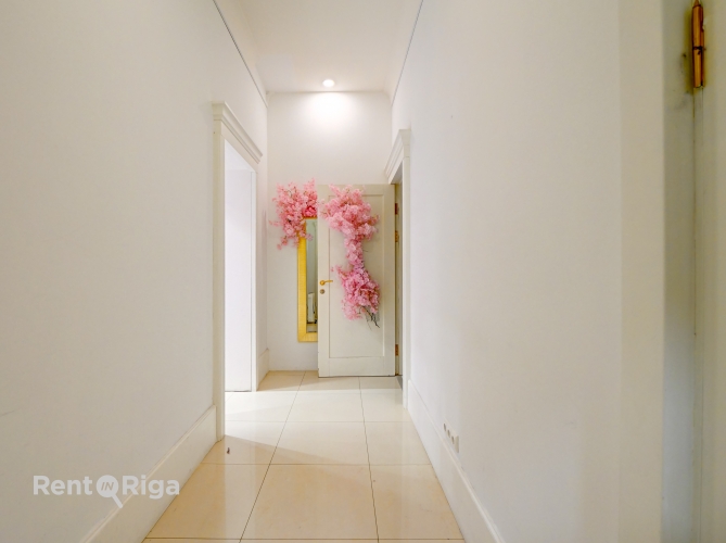 Sludinājumi. Reprezentablas telpas tirdzniecībai, pakalpojumu sniegšanai vai birojam.  Telpu raksturojums: - Cena: 3200 EUR/mēn Foto #9