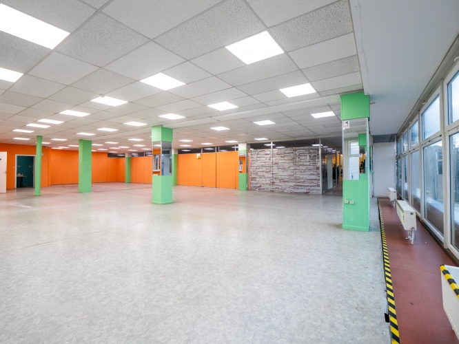 Sludinājumi. Izīrē komerctelpas tirdzniecības centrā Maxima, Ziepniekkalnā.  Piedāvājam nomai komerctelpas ēkas Cena: 2224 EUR/mēn Foto #4