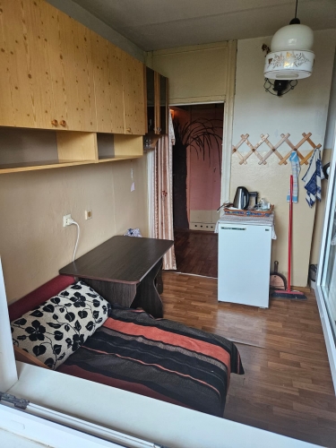 Sludinājumi. Ilgtermiņa īrei tiek piedāvāts vienistabas dzīvoklis ar atsevišķu virtuvi un iestiklotu lodžiju. Cena: 200 EUR/mēn Foto #6