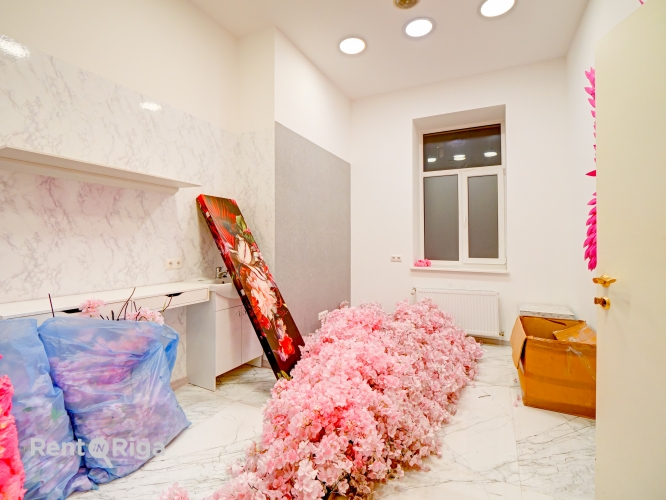 Объявление. Помещения для салона красоты / массажного салона в представительном месте  Характеристика Цена: 1255 EUR/мес. Foto #3