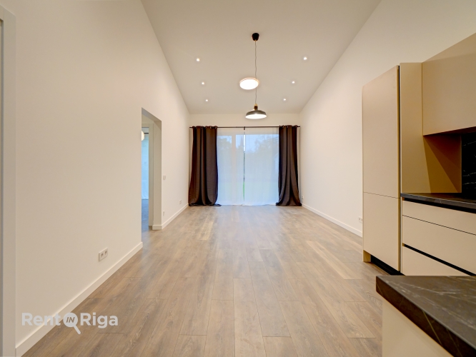 Sludinājumi. Īre vai īre ar izpirkuma tiesībām!  Moderna rindu māja privātā, slēgtā dzīvojamo māju ciematā.   Cena: 1000 EUR/mēn Foto #2