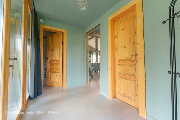 Sludinājumi. Mājīga privātmāja Ādažos ar plašu zaļo teritoriju blakus Gaujai.  Pieejama no 2026.gada 1. Cena: 2000 EUR/mēn Foto #3