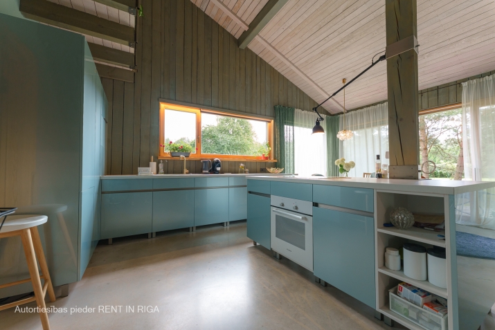 Sludinājumi. Mājīga privātmāja Ādažos ar plašu zaļo teritoriju blakus Gaujai.  Pieejama no 2026.gada 1. Cena: 2000 EUR/mēn Foto #6