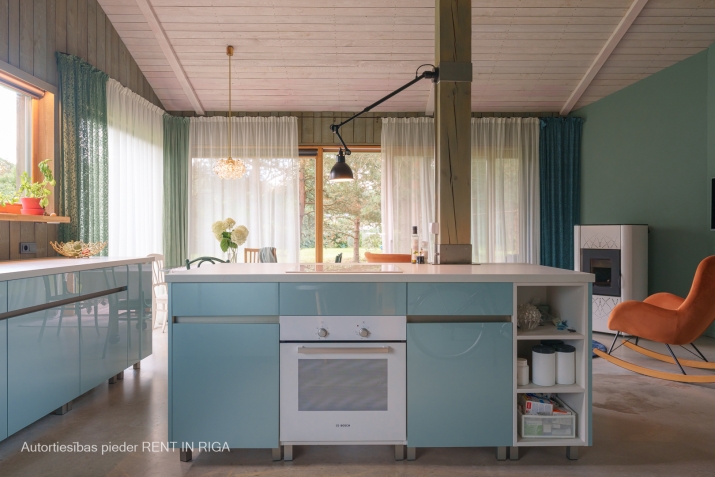 Sludinājumi. Mājīga privātmāja Ādažos ar plašu zaļo teritoriju blakus Gaujai.  Pieejama no 2026.gada 1. Cena: 2000 EUR/mēn Foto #7