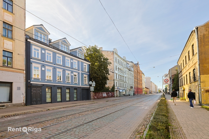 Sludinājumi. Nomai tiek piedāvātas telpas Rīgas centrā, to kopējā platība ir 96.6 m2. Ērti pārredzamas telpas Cena: 966 EUR/mēn Foto #2