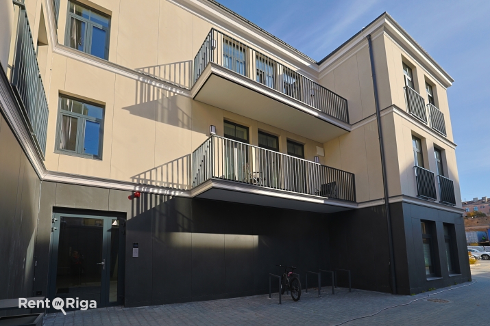 Sludinājumi. Nomai tiek piedāvātas telpas Rīgas centrā, to kopējā platība ir 96.6 m2. Ērti pārredzamas telpas Cena: 966 EUR/mēn Foto #3