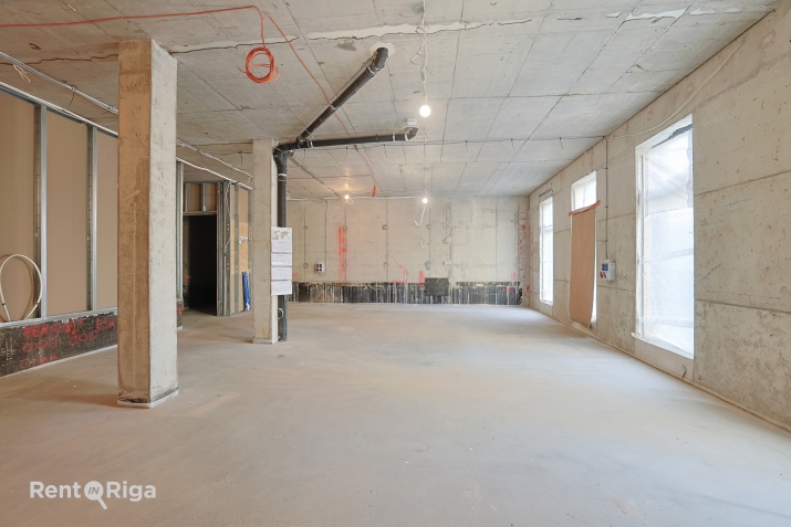 Sludinājumi. Nomai tiek piedāvātas telpas Rīgas centrā, to kopējā platība ir 96.6 m2. Ērti pārredzamas telpas Cena: 966 EUR/mēn Foto #4
