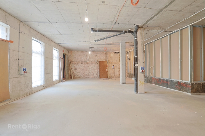 Sludinājumi. Nomai tiek piedāvātas telpas Rīgas centrā, to kopējā platība ir 96.6 m2. Ērti pārredzamas telpas Cena: 966 EUR/mēn Foto #5