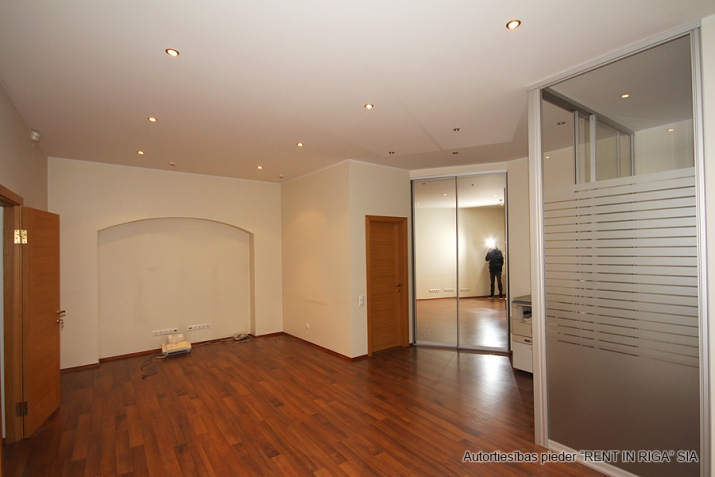 Sludinājumi. Biroja centrā. Telpas pēc kapitālā remonta;  Pieejas no 02.2026.  + 1. stāvs. + Platība sastāv no Cena: 2184 EUR/mēn Foto #3