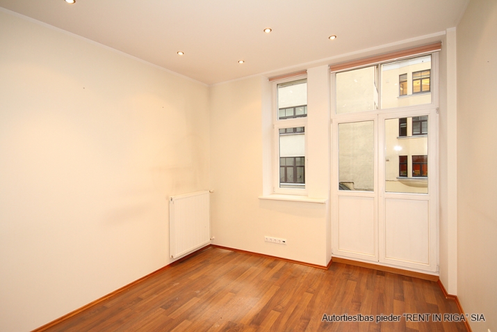 Sludinājumi. Biroja centrā. Telpas pēc kapitālā remonta;  Pieejas no 02.2026.  + 1. stāvs. + Platība sastāv no Cena: 2184 EUR/mēn Foto #5