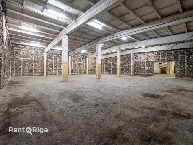 Sludinājumi. Iznomā noliktavu Buļļu ielā 45!  Noliktava ir sadalīta divās daļās: +Platība 630.46 m, griestu Cena: 2520 EUR/mēn Foto #2