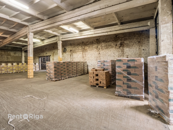Sludinājumi. Iznomā noliktavu Buļļu ielā 45!  Noliktava ir sadalīta divās daļās: +Platība 630.46 m, griestu Cena: 2520 EUR/mēn Foto #5