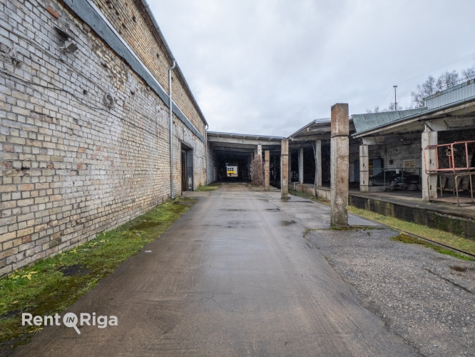 Sludinājumi. Iznomā noliktavu Buļļu ielā 45!  Noliktava ir sadalīta divās daļās: +Platība 630.46 m, griestu Cena: 2520 EUR/mēn Foto #7