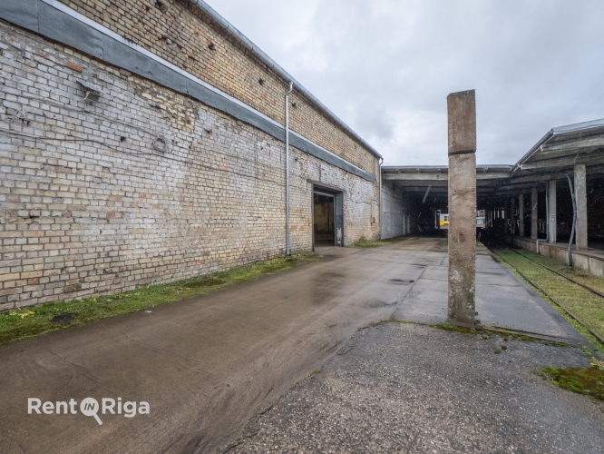 Sludinājumi. Iznomā noliktavu Buļļu ielā 45!  Noliktava ir sadalīta divās daļās: +Platība 630.46 m, griestu Cena: 2520 EUR/mēn Foto #9