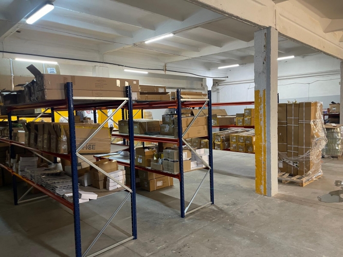 Sludinājumi. Apkurināmas noliktavu telpas ar augstiem griestiem.  + ērta piekļuve; + paceļamie vārti (3x3m); + Cena: 1361 EUR/mēn Foto #3