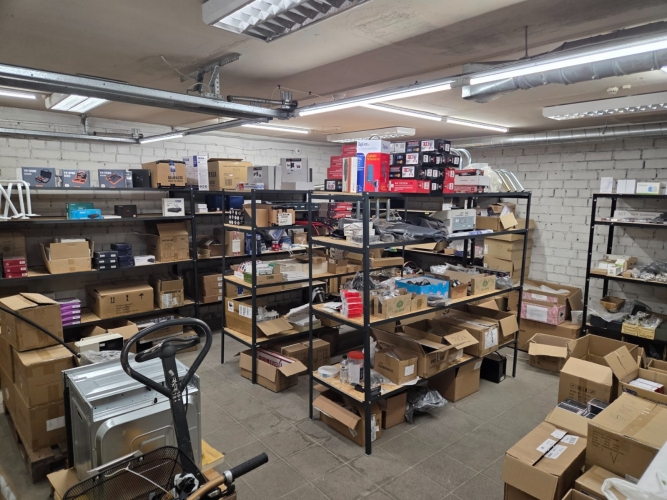 Sludinājumi. Telpas renovētā fasādes ēkā ar autostāvvietu.  Veikals: Kopā 53,4 kvm - 7 eur/m2 - Tirdzniecibas Cena: 374 EUR/mēn Foto #5