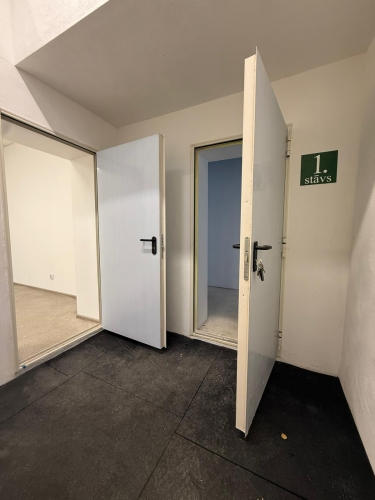 Sludinājumi. Birojs industriālā rajonā Starta ielā.  Birojs sastāv no divām telpām, noliktavas un sava Cena: 380 EUR/mēn Foto #2