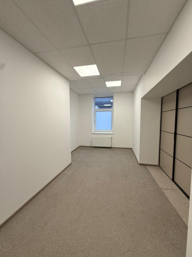 Sludinājumi. Birojs industriālā rajonā Starta ielā.  Birojs sastāv no divām telpām, noliktavas un sava Cena: 380 EUR/mēn Foto #6