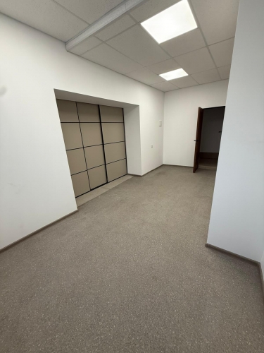 Sludinājumi. Birojs industriālā rajonā Starta ielā.  Birojs sastāv no divām telpām, noliktavas un sava Cena: 380 EUR/mēn Foto #7