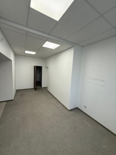 Sludinājumi. Birojs industriālā rajonā Starta ielā.  Birojs sastāv no divām telpām, noliktavas un sava Cena: 380 EUR/mēn Foto #5