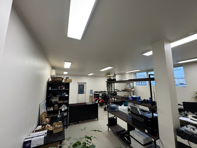 Sludinājumi. Veikala vai biroja telpas tuvējā Pārdaugavā.  + renovēta ēka;  + viena liela telpa;  + 2 ieejas Cena: 400 EUR/mēn Foto #4