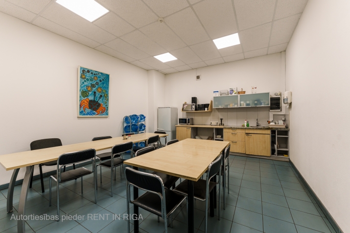 Sludinājumi. Veikala vai biroja telpas tuvējā Pārdaugavā.  + renovēta ēka;  + viena liela telpa;  + 2 ieejas Cena: 400 EUR/mēn Foto #7