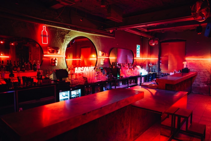 Sludinājumi. Kluba Skapis telpas ar 2 terasēm.  Šobrīd telpās atrodas klubs Skapis, pirms tam bija klubs Piens.  Cena: 2270 EUR/mēn Foto #6