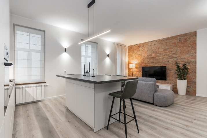 Sludinājumi. Klusajā centrā tiek izīrēts 2-istabu dzīvoklis ar izsmalcinātu interjera dizainu, dzīvoklis Cena: 1400 EUR/mēn Foto #5