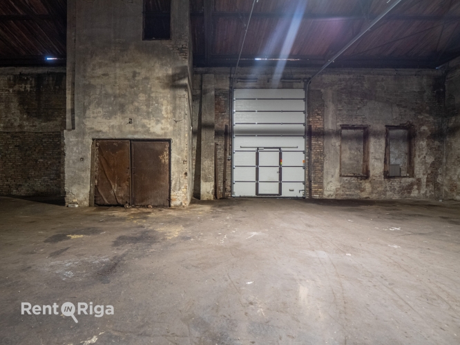 Sludinājumi. Noliktavas telpas ilgtermiņa nomai  720 m, tuvu Rīgas centram  Piedāvājam plašas un funkcionālas Cena: 2023 EUR/mēn Foto #4