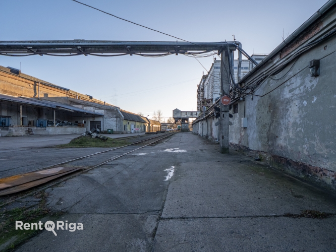 Sludinājumi. Noliktavas telpas ilgtermiņa nomai  300 m, tuvu Rīgas centram  Piedāvājam funkcionālas noliktavas Cena: 843 EUR/mēn Foto #7