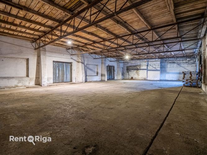 Sludinājumi. Noliktavas telpas ilgtermiņa nomai  300 m, tuvu Rīgas centram  Piedāvājam funkcionālas noliktavas Cena: 843 EUR/mēn Foto #1