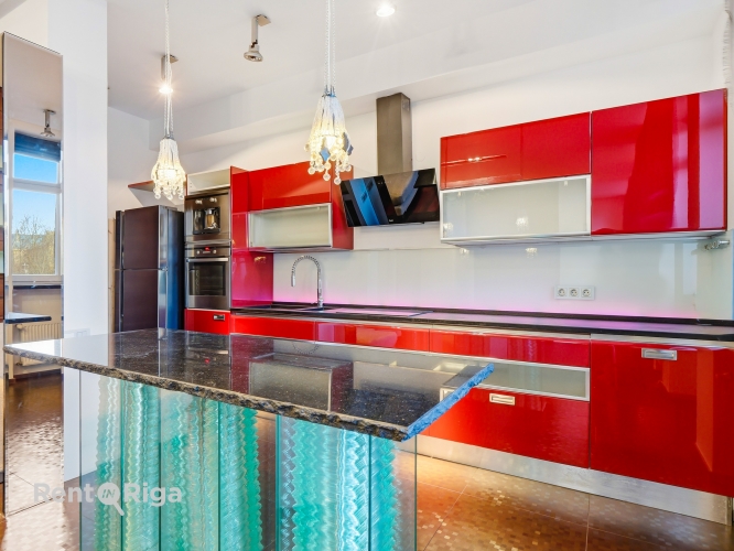 Объявление. A three-room apartment is available in the center of Riga. The property is located in a green and Цена: 260000 EUR Foto #3