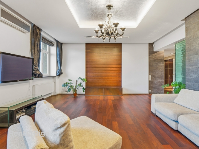 Объявление. A three-room apartment is available in the center of Riga. The property is located in a green and Цена: 260000 EUR Foto #5