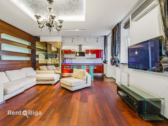 Объявление. A three-room apartment is available in the center of Riga. The property is located in a green and Цена: 260000 EUR Foto #2