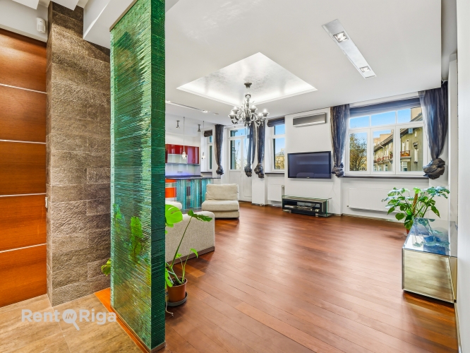 Объявление. A three-room apartment is available in the center of Riga. The property is located in a green and Цена: 260000 EUR Foto #6