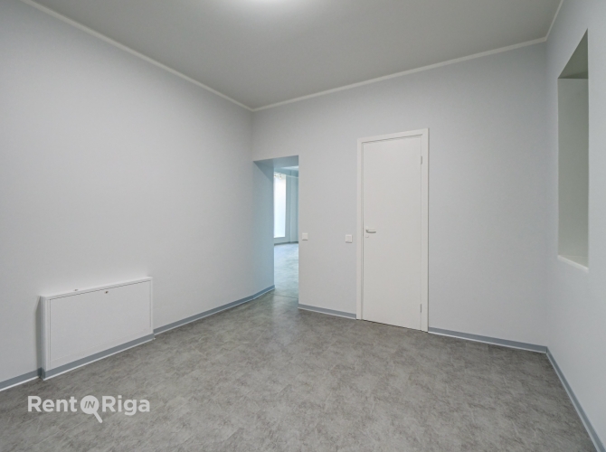 Sludinājumi. Plašas komerctelpas ar vitrīnas skatlogiem  pieejamas nomai uzreiz  Ar lieliem panorāmas vitrīnas Cena: 4335 EUR/mēn Foto #5
